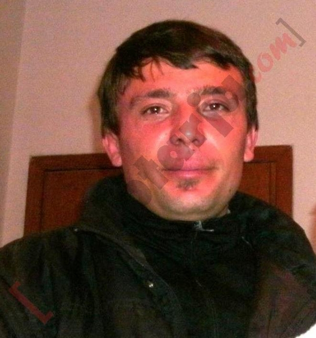 elvis collaku me logo