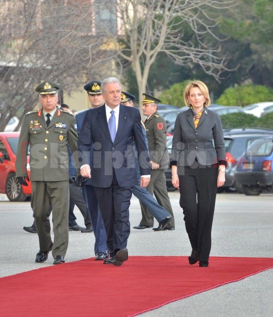 mimi kodheli Dimitris Avramopulos 