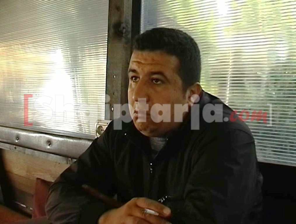 renato myrtaj me logo