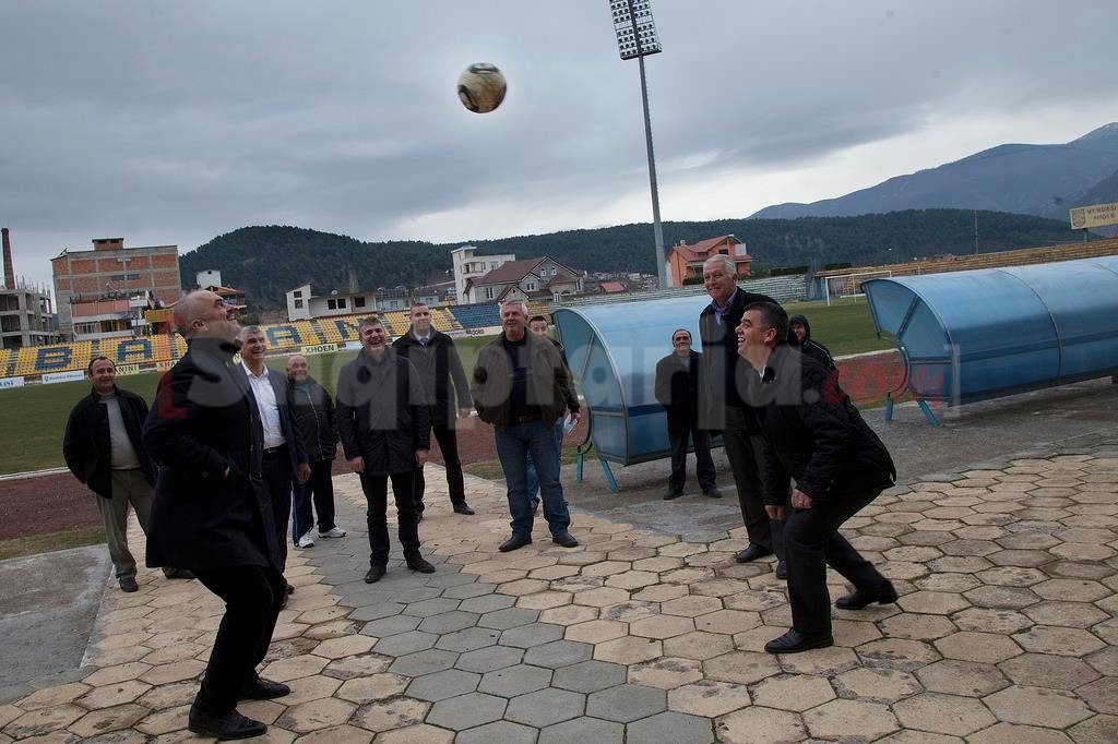 edi rama me top me logo