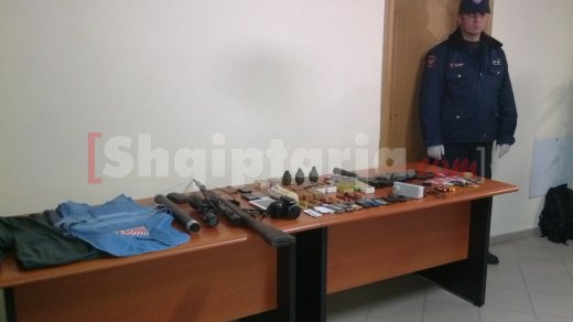 armet e sekuestruara me logo