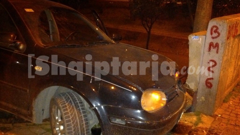 golfi i aksidentuar me logo