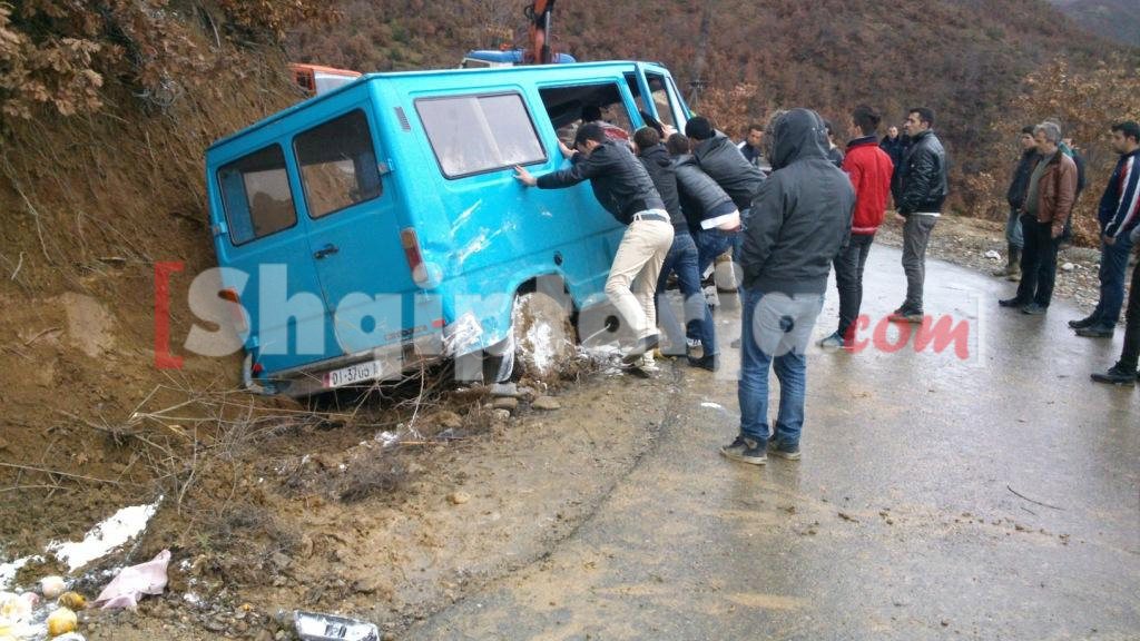 furgon aksident me logo peshkopi