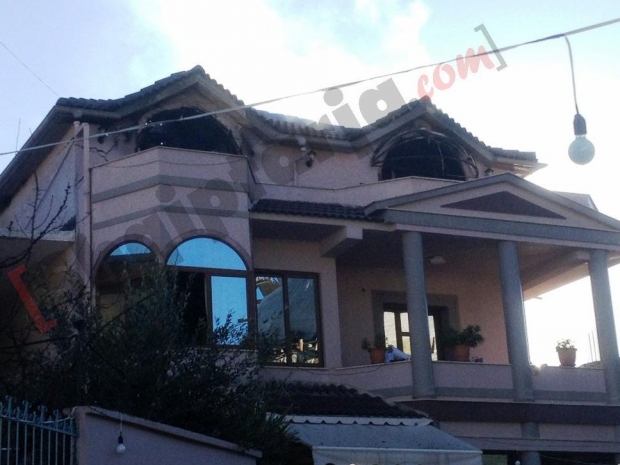 zjarri ne vile berat