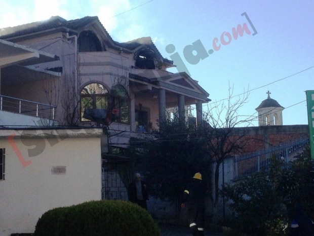 zjarri ne vile berat