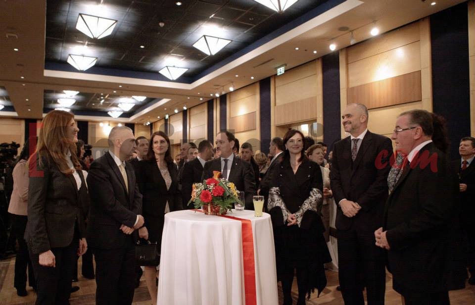 nishani, rama, meta me logo