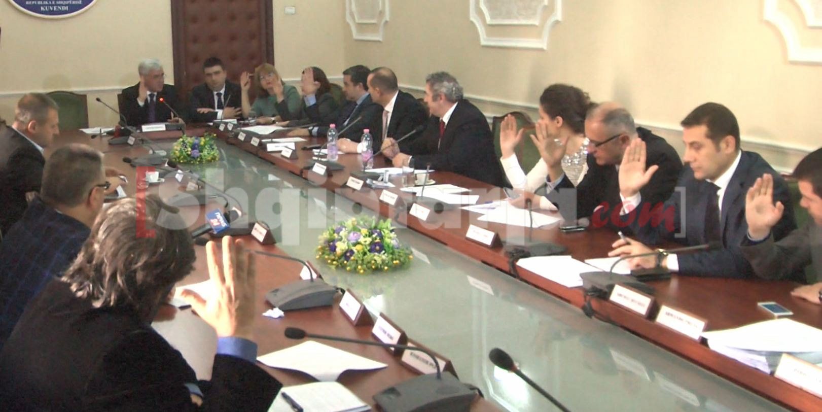 momenti i votimit, komisioni i ligjeve