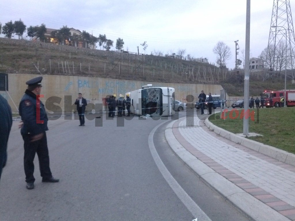 aksident tek tegh me logo