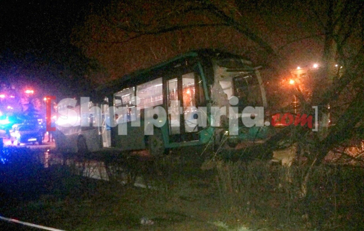 autobusi i aksidentuar me logo