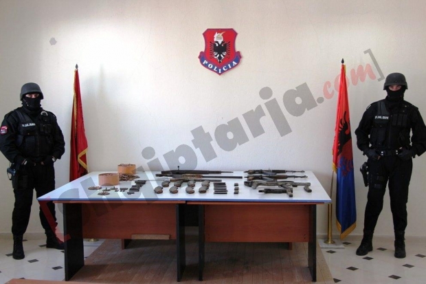 arme te sekuestruara me logo