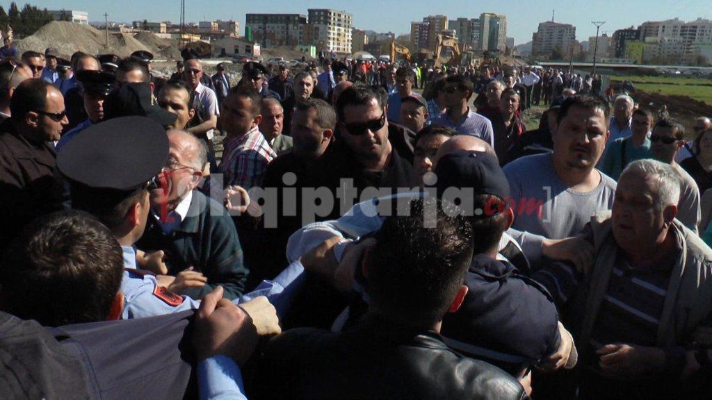 perplasjet bulevardi i ri me logo