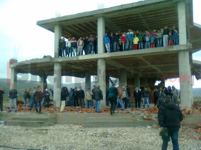 perleshja me inuk ne mallakaster me logo