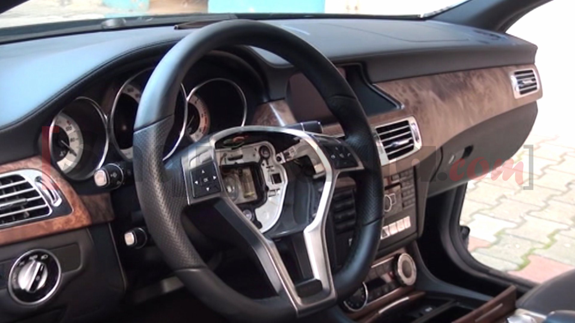  	makina luksoze e grabitur 