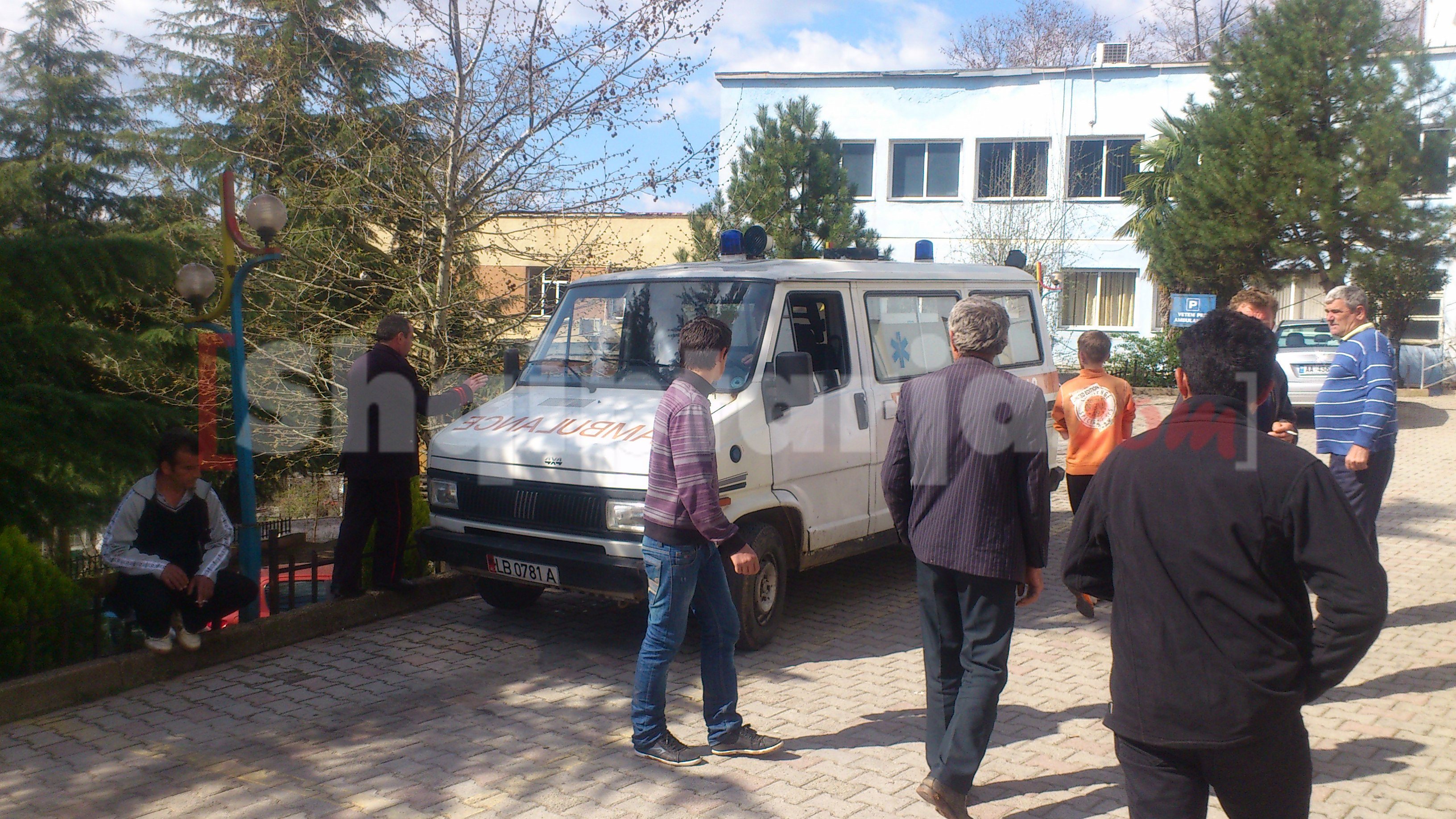 ambulanca afer spitalit te librazhit