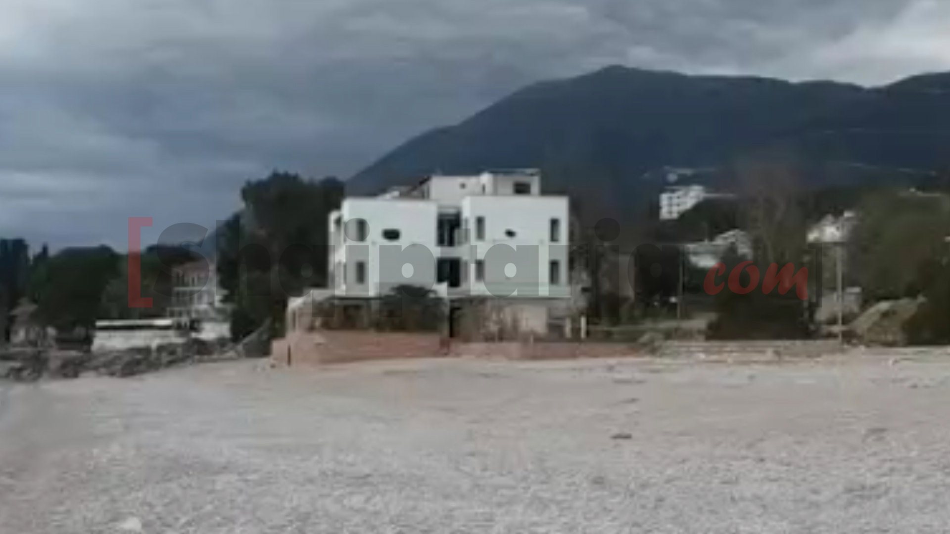 Dhermi shembje ndertese 