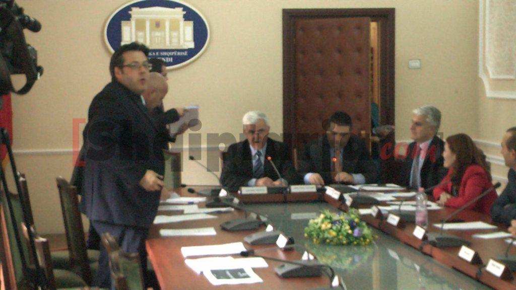 kom ligjeve paloka ne kembe