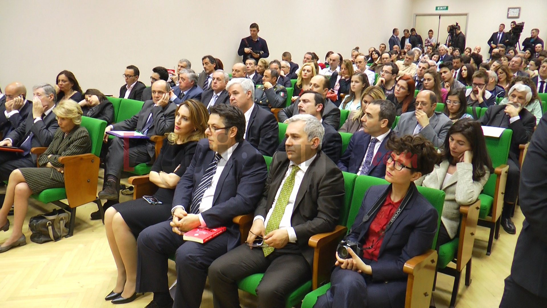 grasso promovon librin