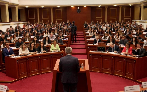 meta me te rinjte ne kuvend