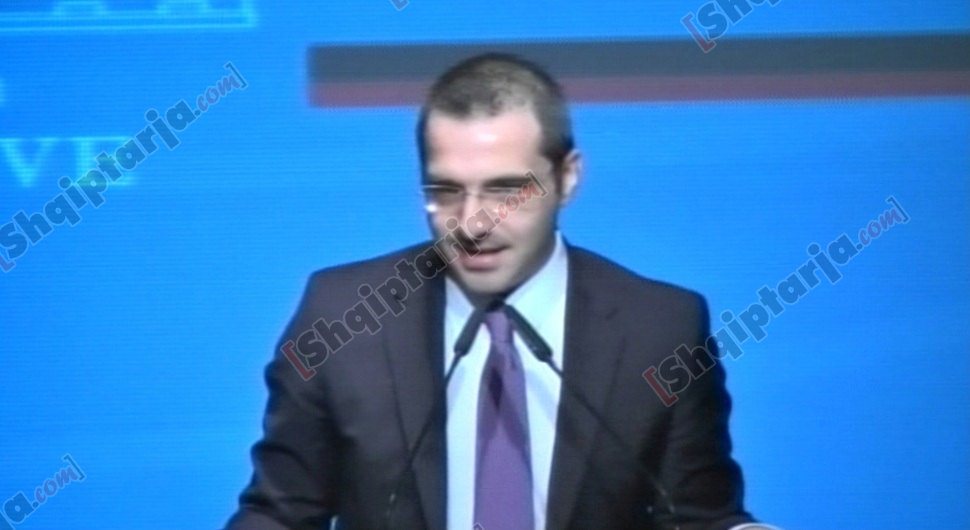 Saimir Tahiri me logo