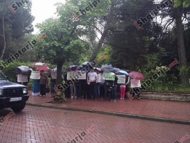 Protesta Jetim me logo 