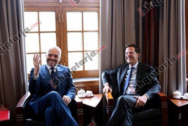 edi rama kryeministri i holandes me logo