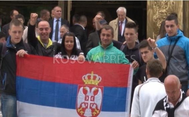 flamuri serb katedralja ortodokse ngjallja e krishtit