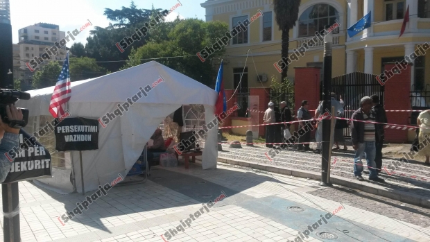 Greva e te perndjekurve me logo