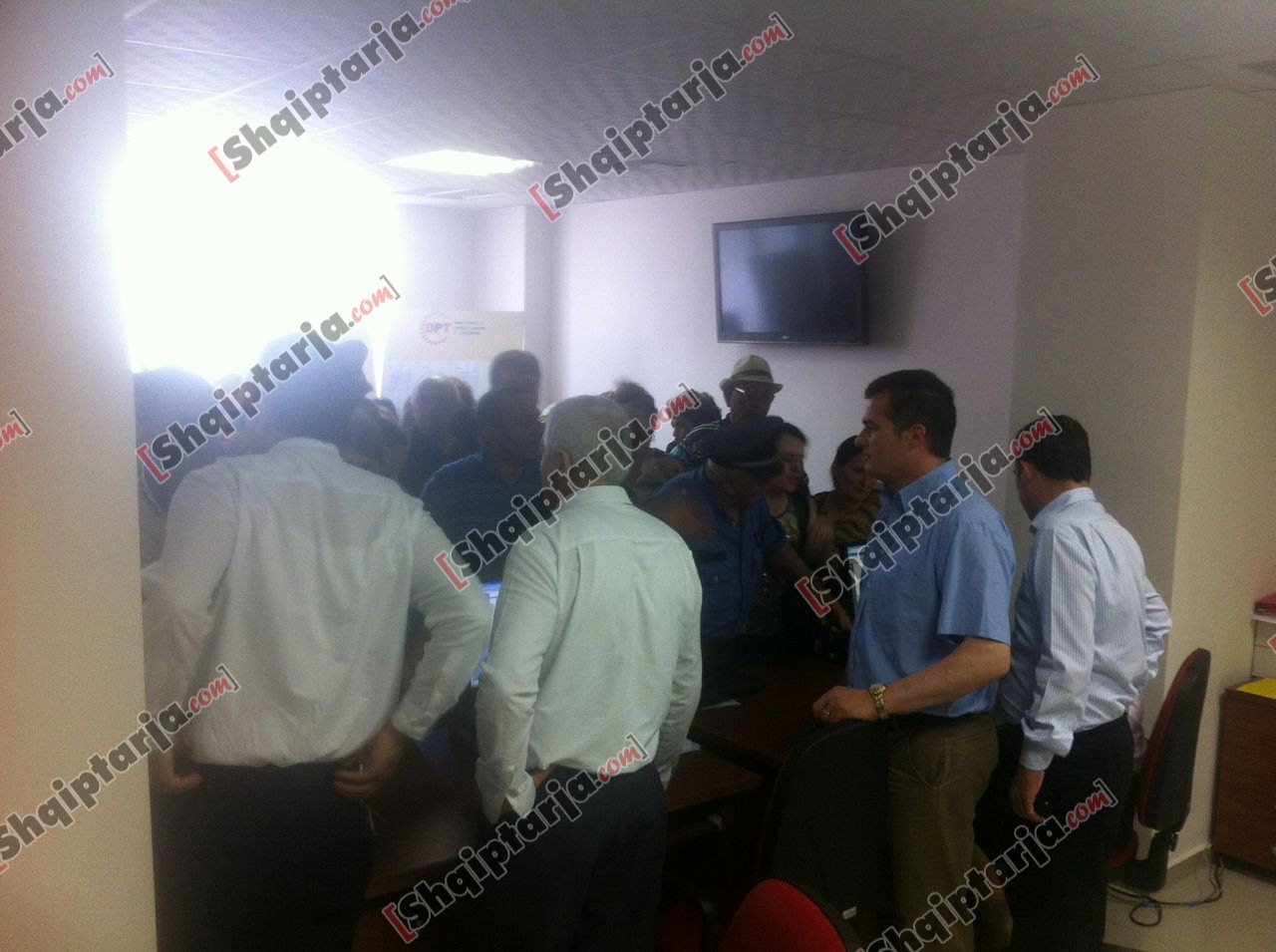 tregtaret lezhe me logo