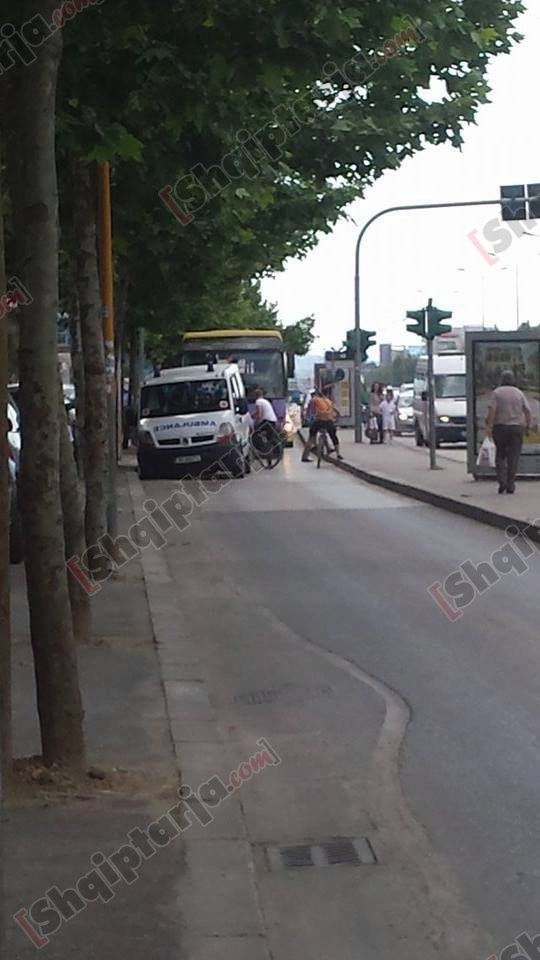 ambulanca ne pusete me logo