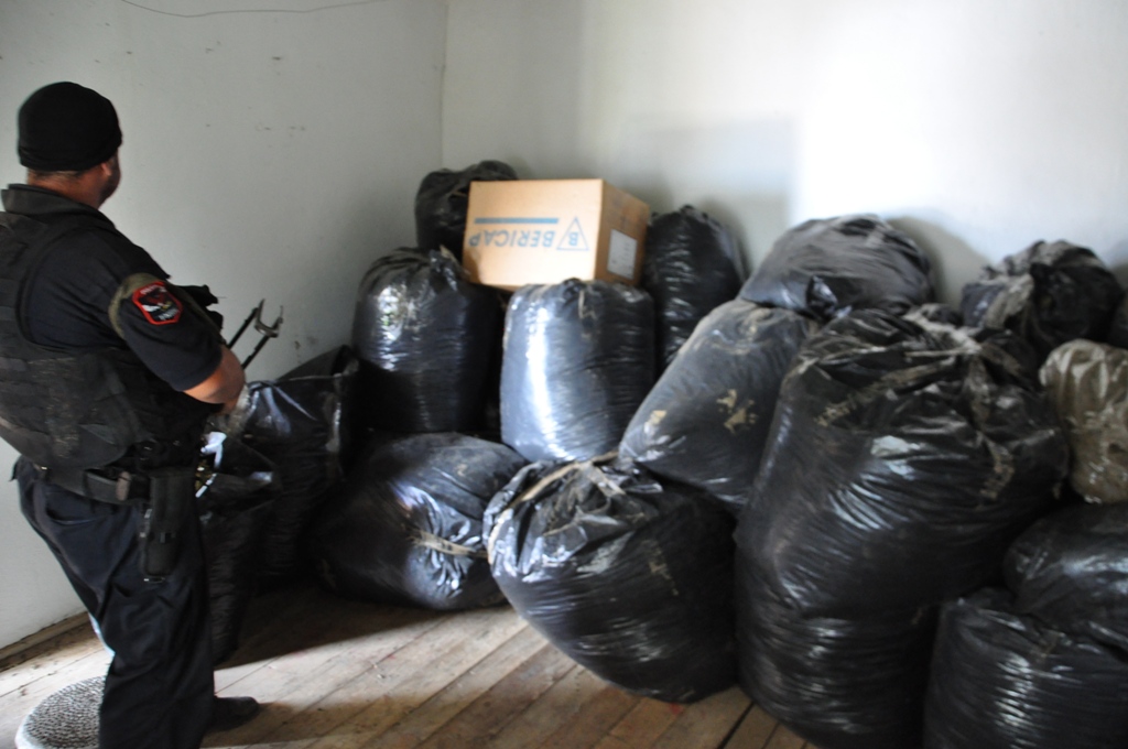 Në foto: Policia në qendër të Lazaratit