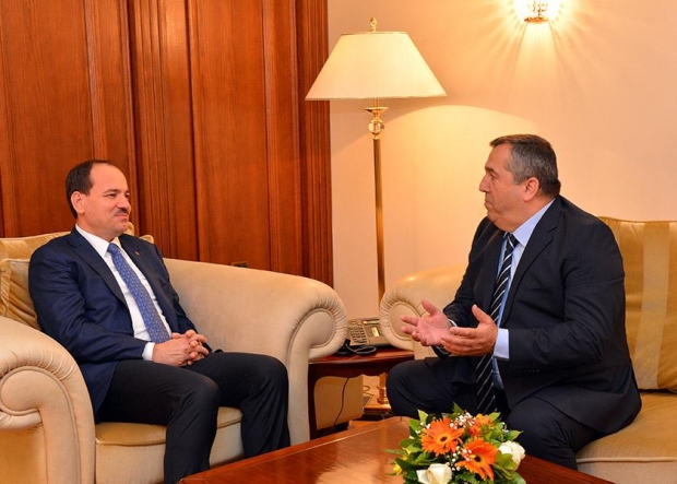 Nishani me Tahir Muhedinin