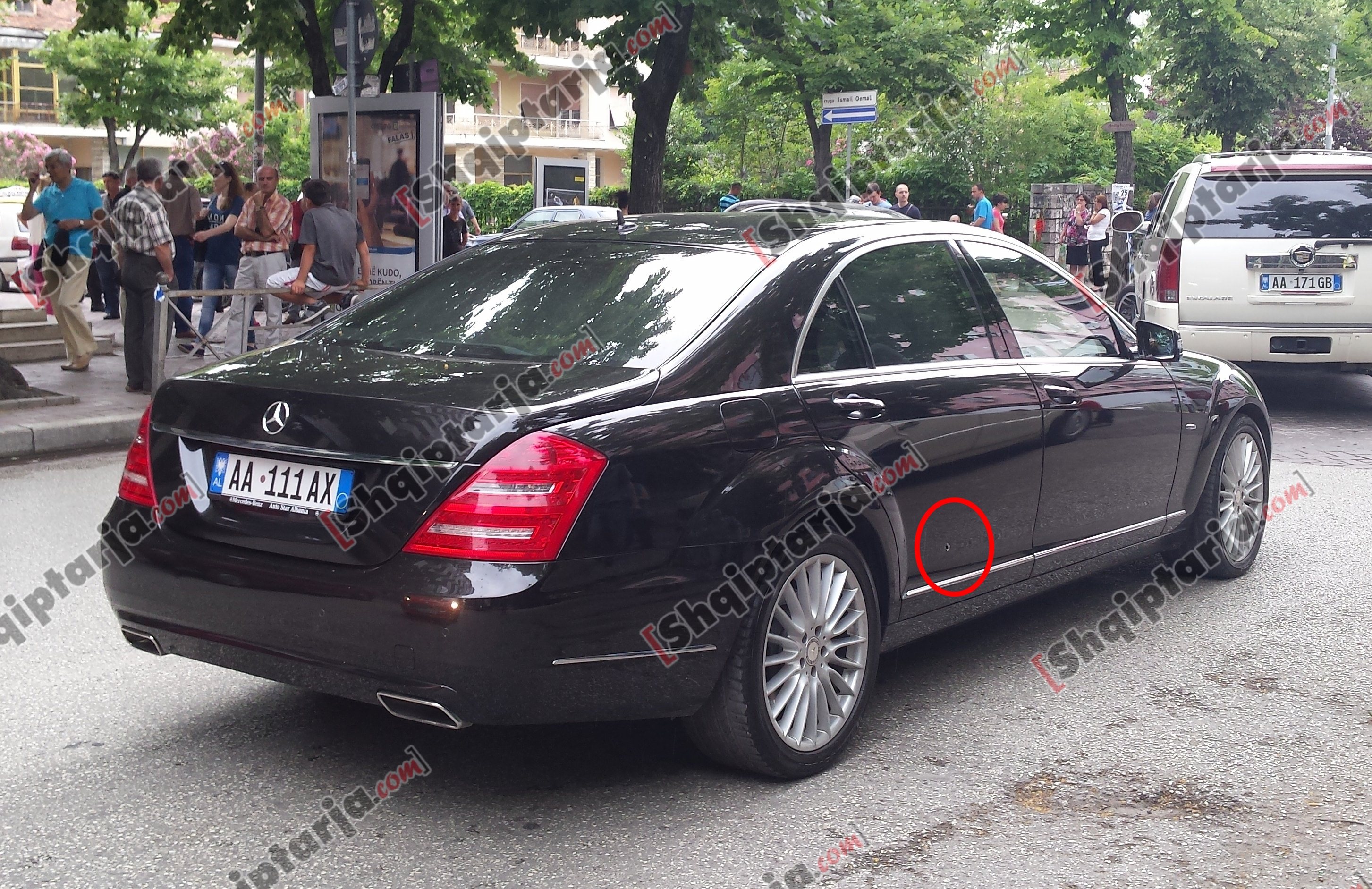 makina e artan santo me rreth me logo