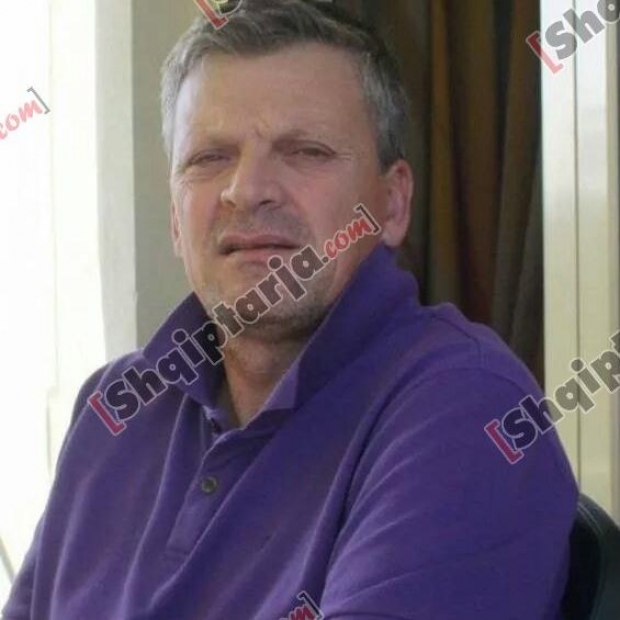 Albert Topciu%u200F me logo