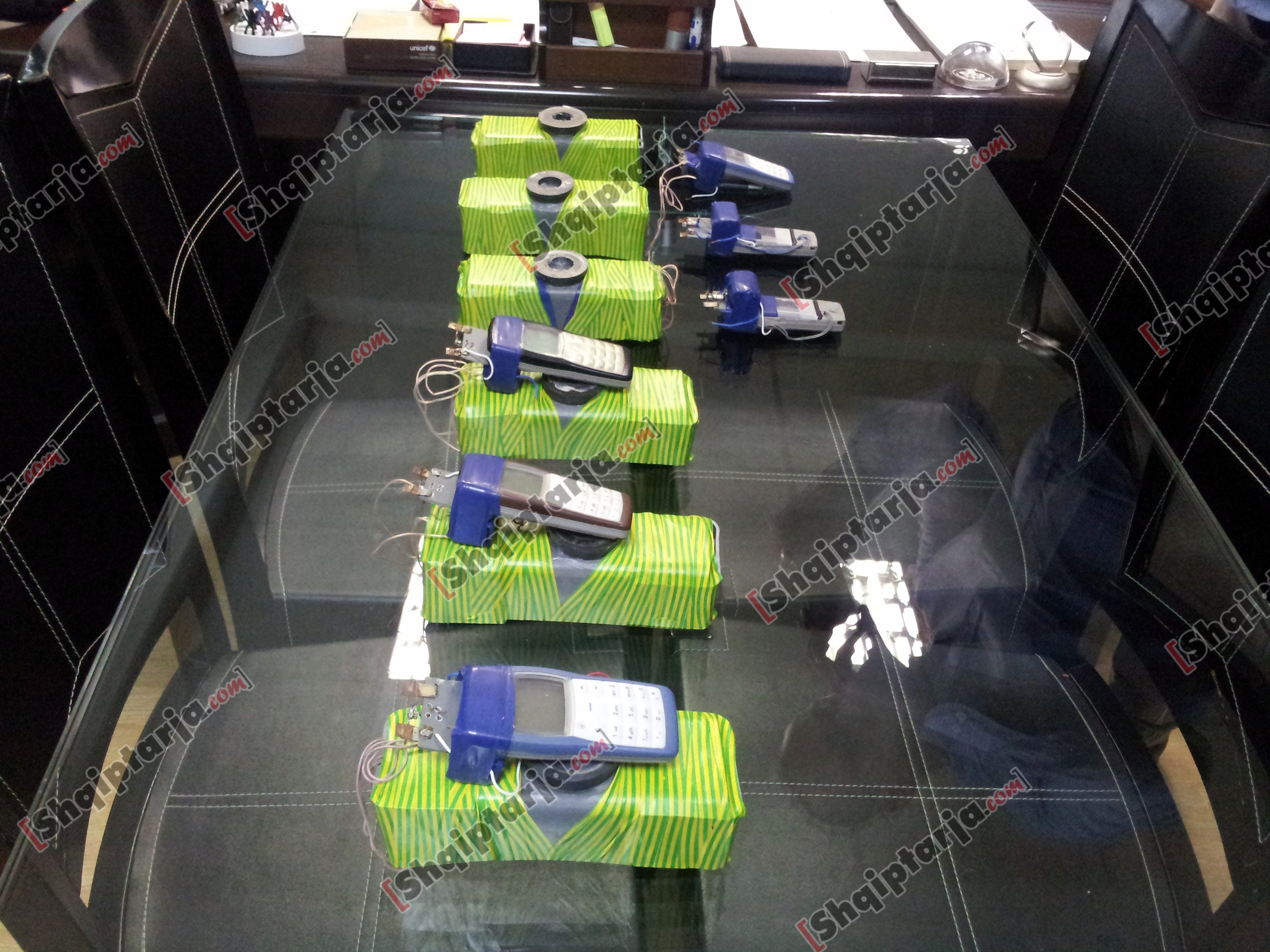 Mina me telefon me logo