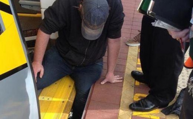 i ngec kemba në tren