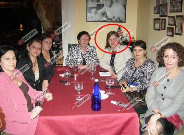 elisabeta gjoni liri berisha me logo