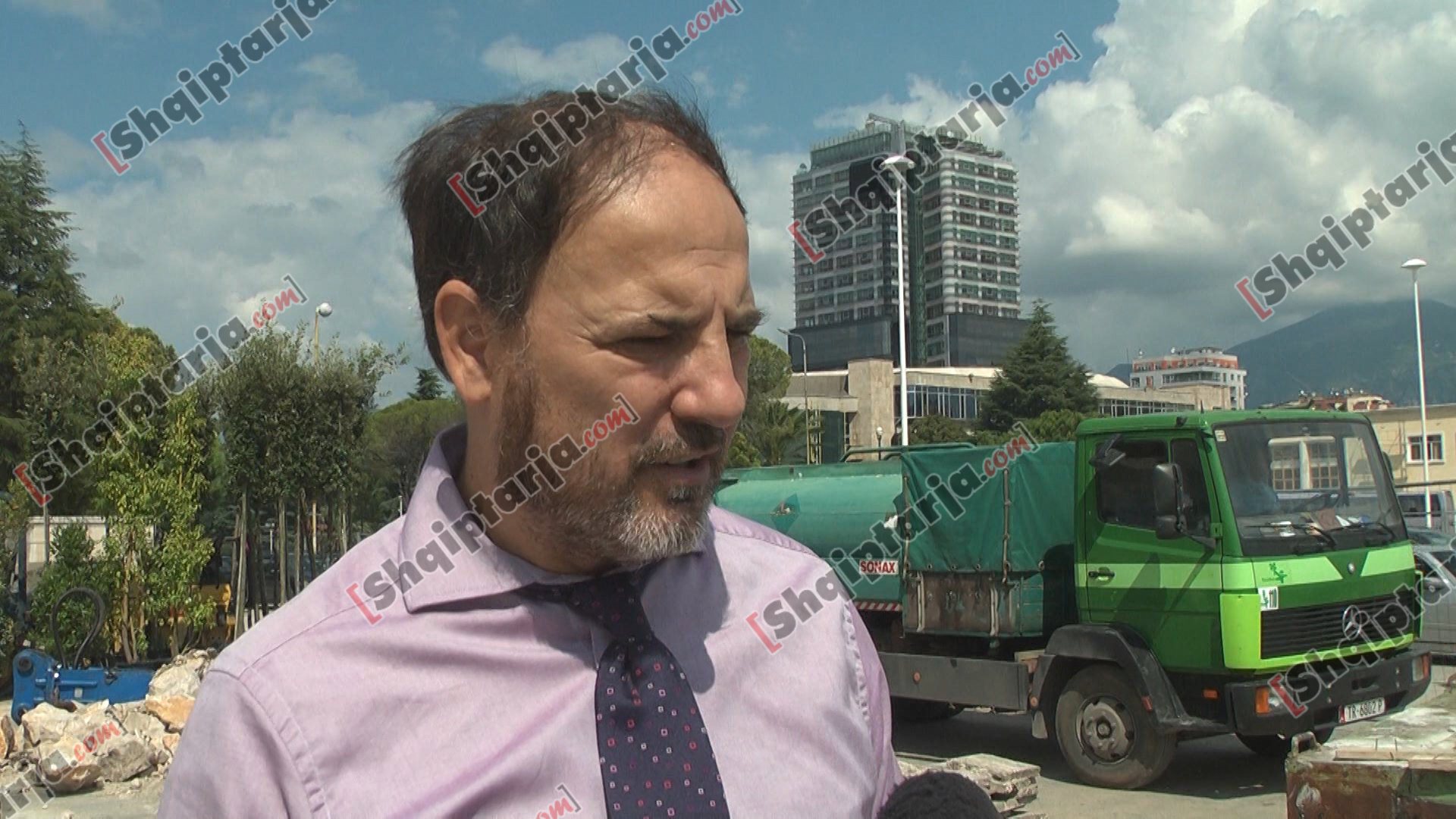 artan shkreli me logo