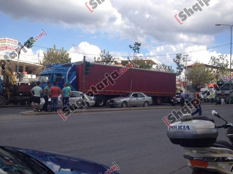 aksidenti ne kryeqytet me logo