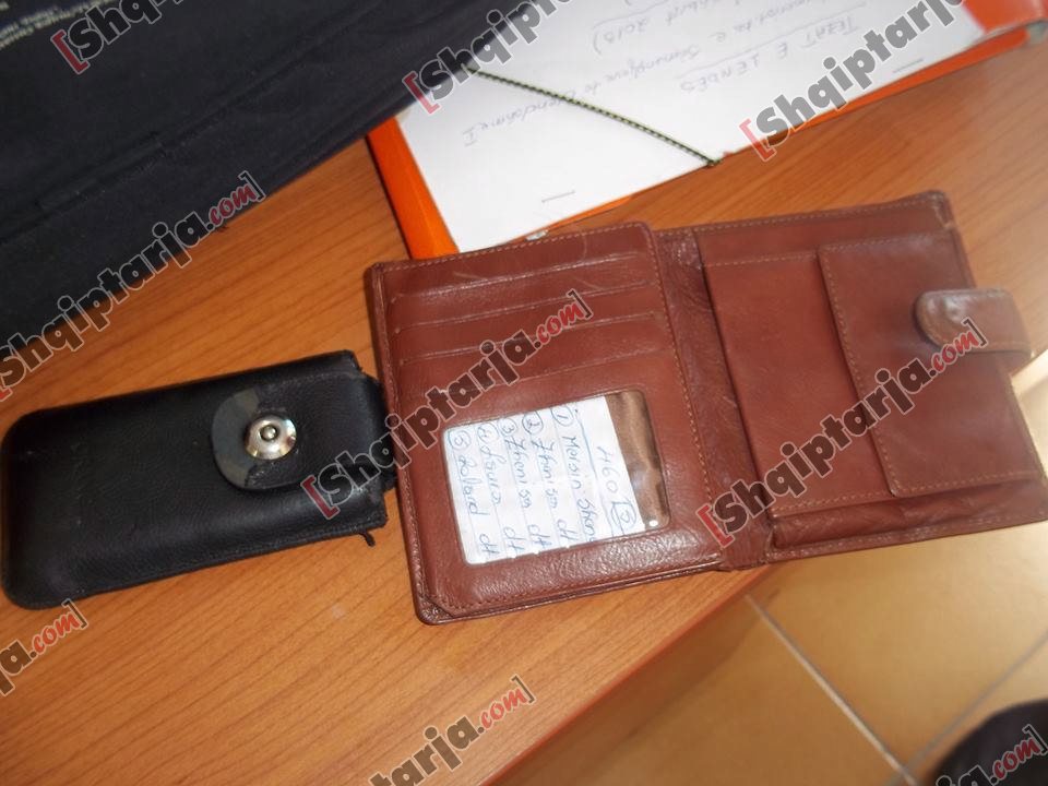 arrestimi pedagogut me logo