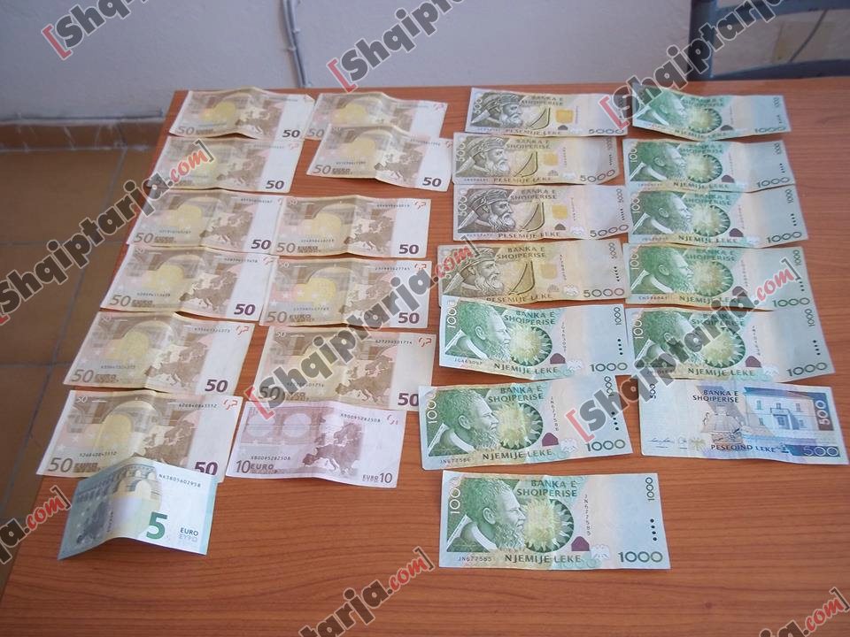 arrestimi pedagogut me logo