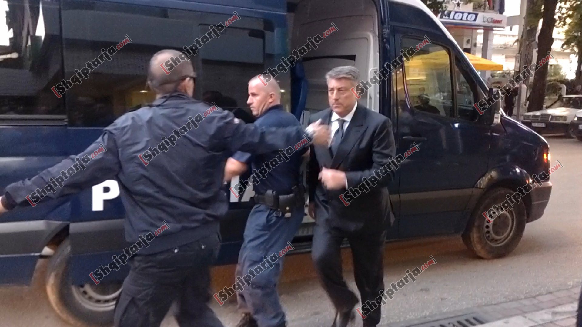 fullani drejt shtepise me logo