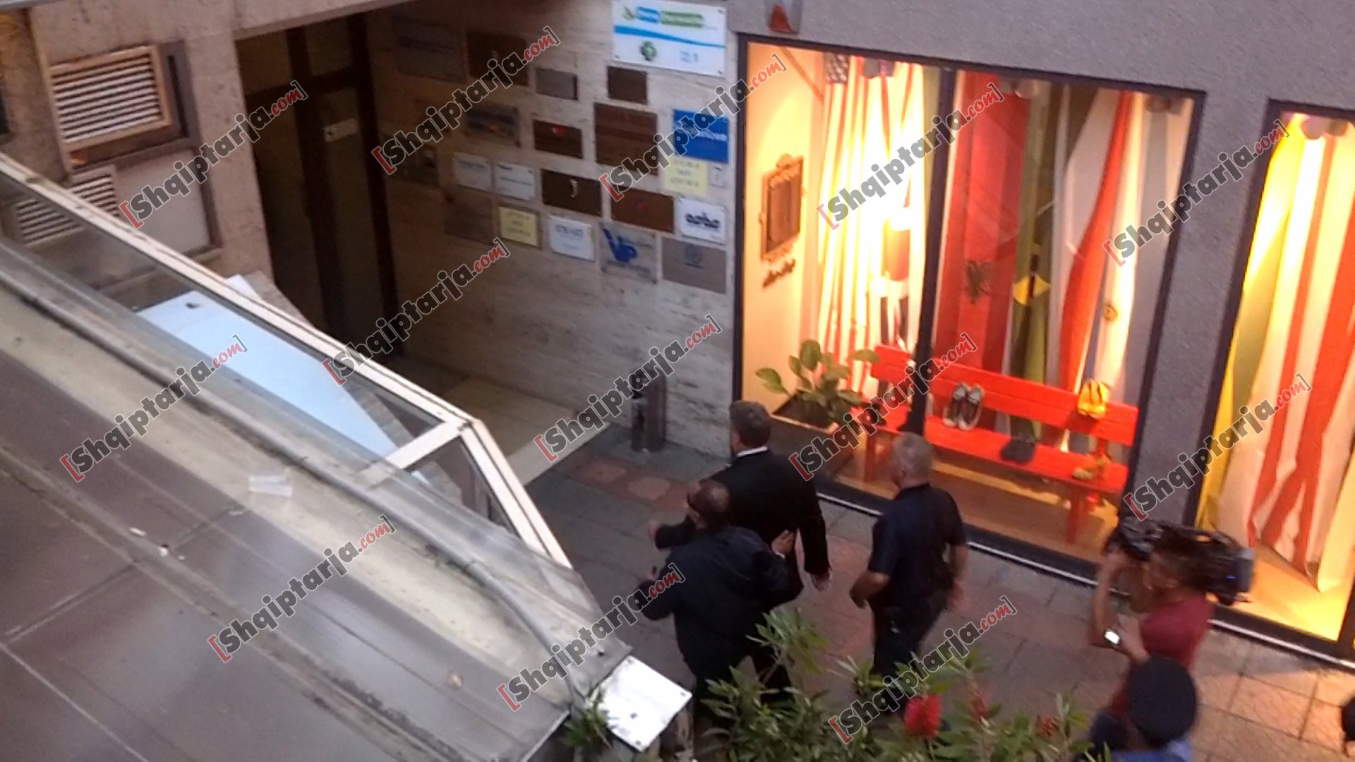 fullani drejt shtepise me logo