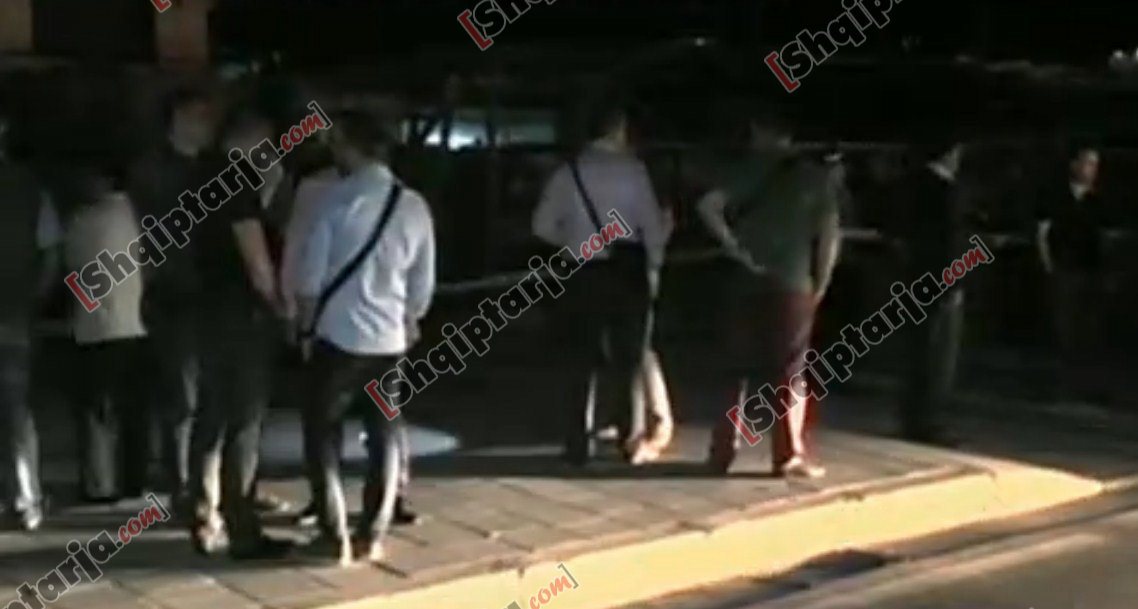 vrasje te pallati me shigjeta me logo