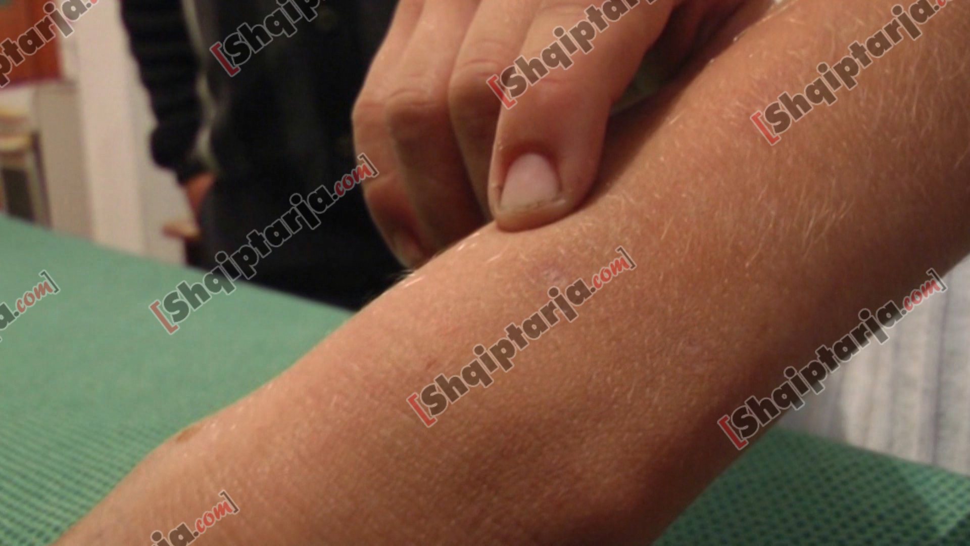 djali i dhunuar me logo