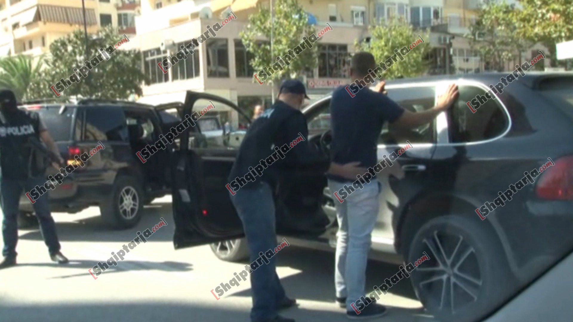 aksioni ne vlore me logo