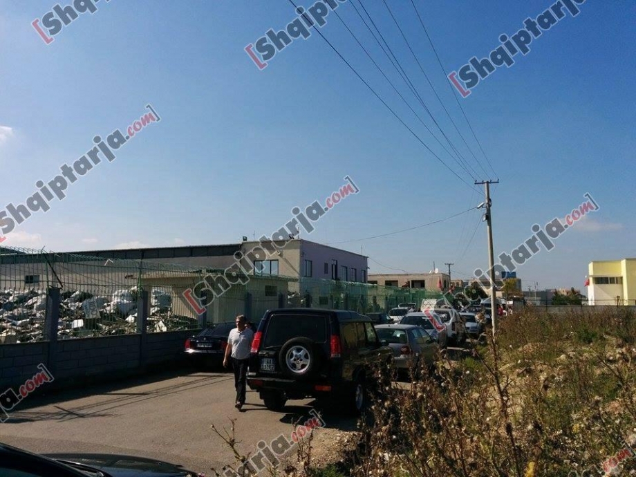 Pika e skrapit  me logo