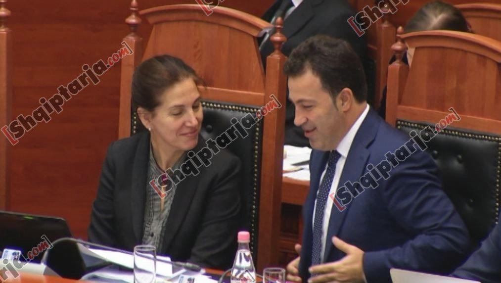 rama peleshi me logo