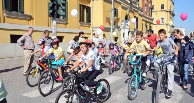 femijet me bicikleta