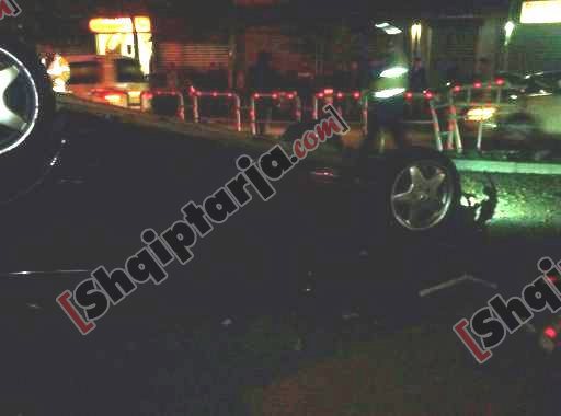 aksidenti makina me logo