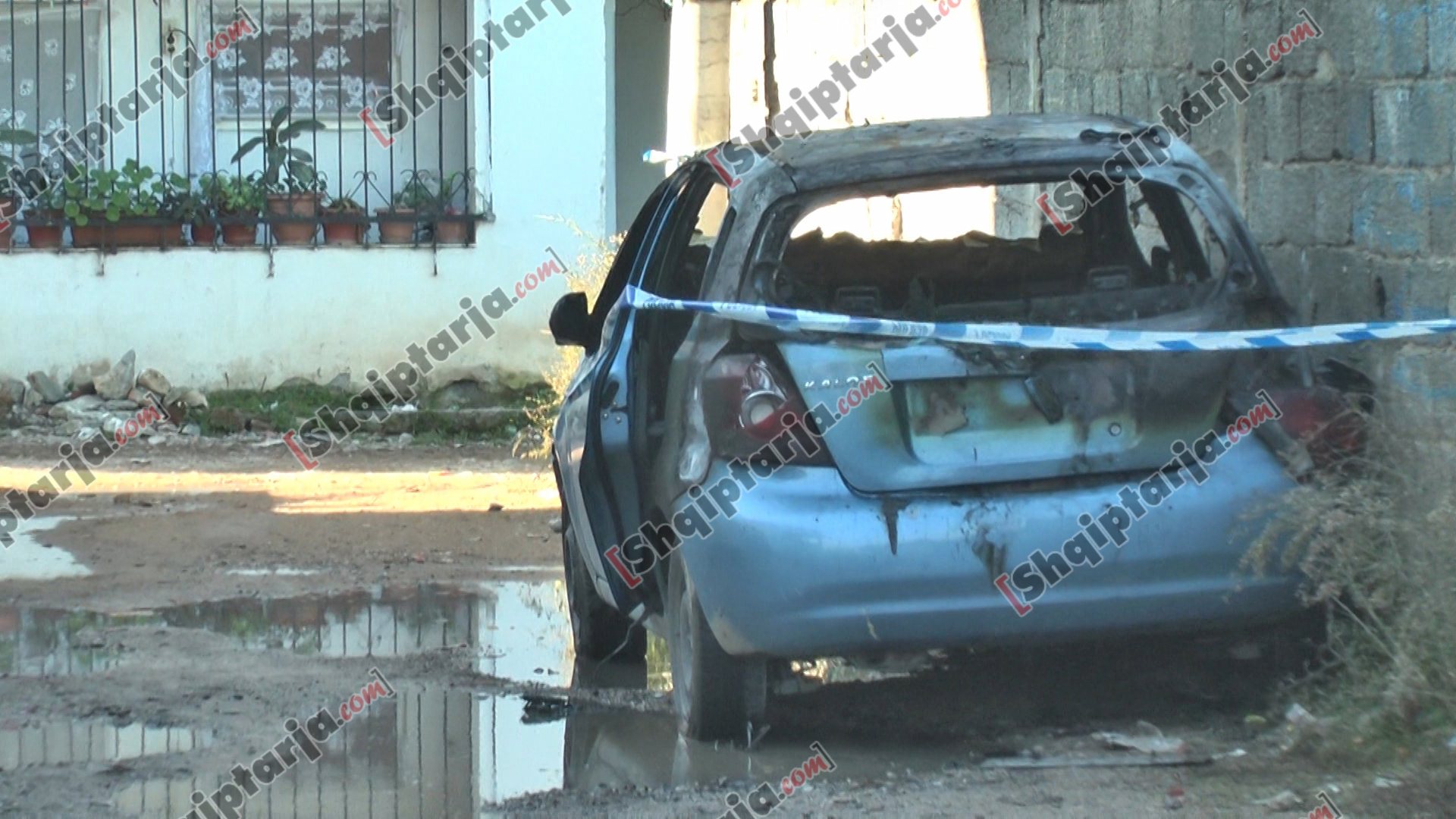 makina e djegur me logo